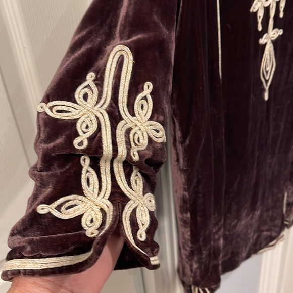 🦄CHASING UNICORNS 🦄 WILD HORSES VELVET TUNIC vineyard color - Picture 6 of 6